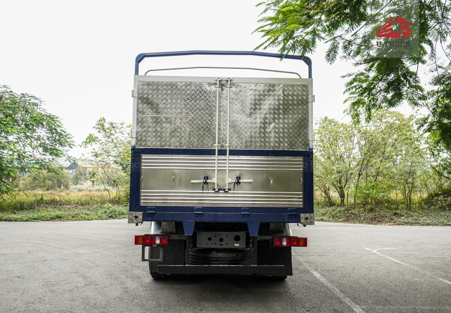Howo MAX 400 8×4 Cargo Truck-Tarpaulin Frame 9.7M