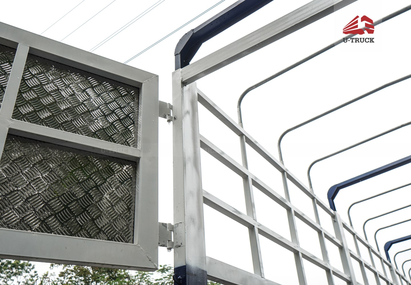 Howo MAX 400 8×4 Cargo Truck-Tarpaulin Frame 9.7M