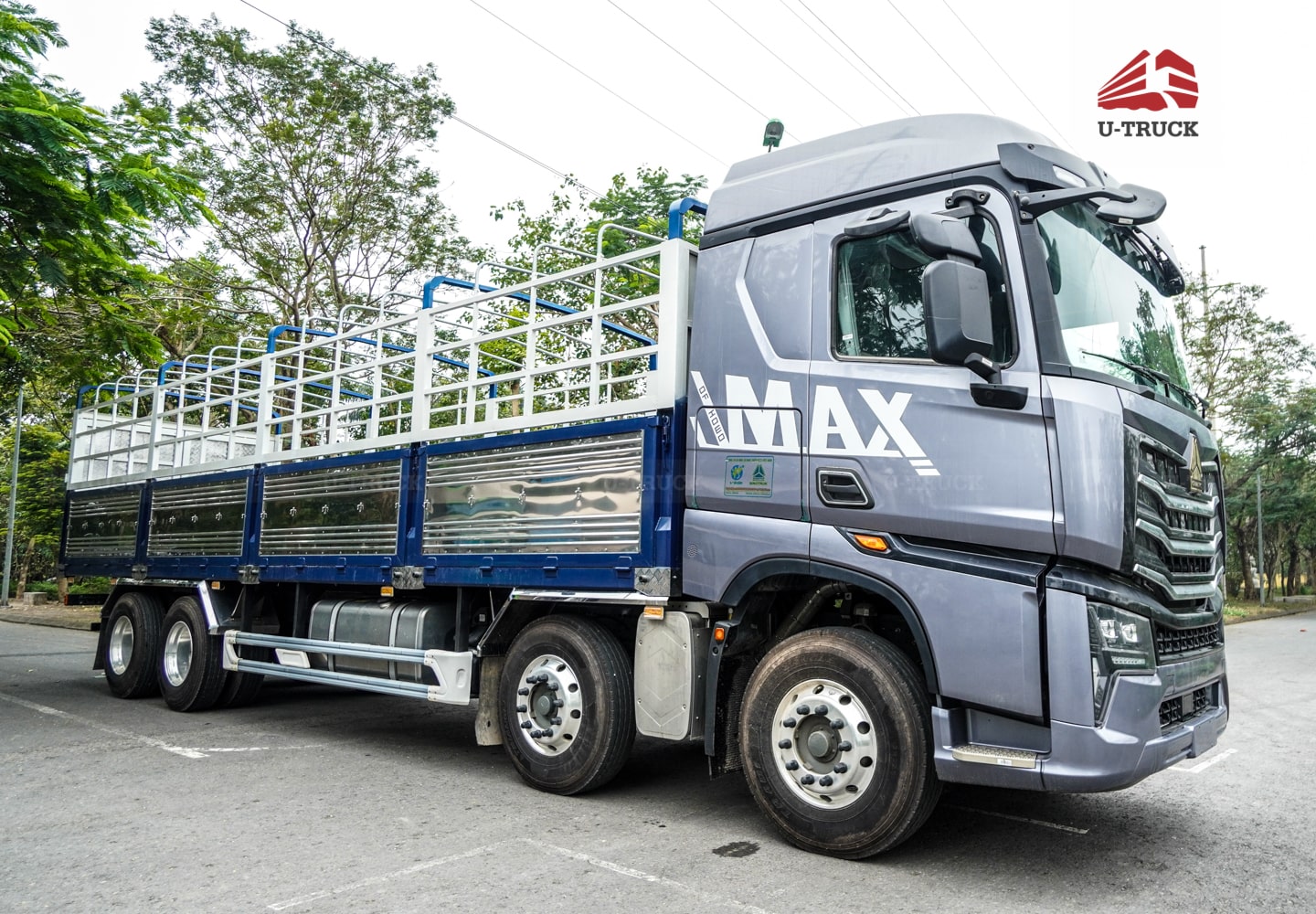 Howo MAX 400 8×4 Cargo Truck-Tarpaulin Frame 9.7M