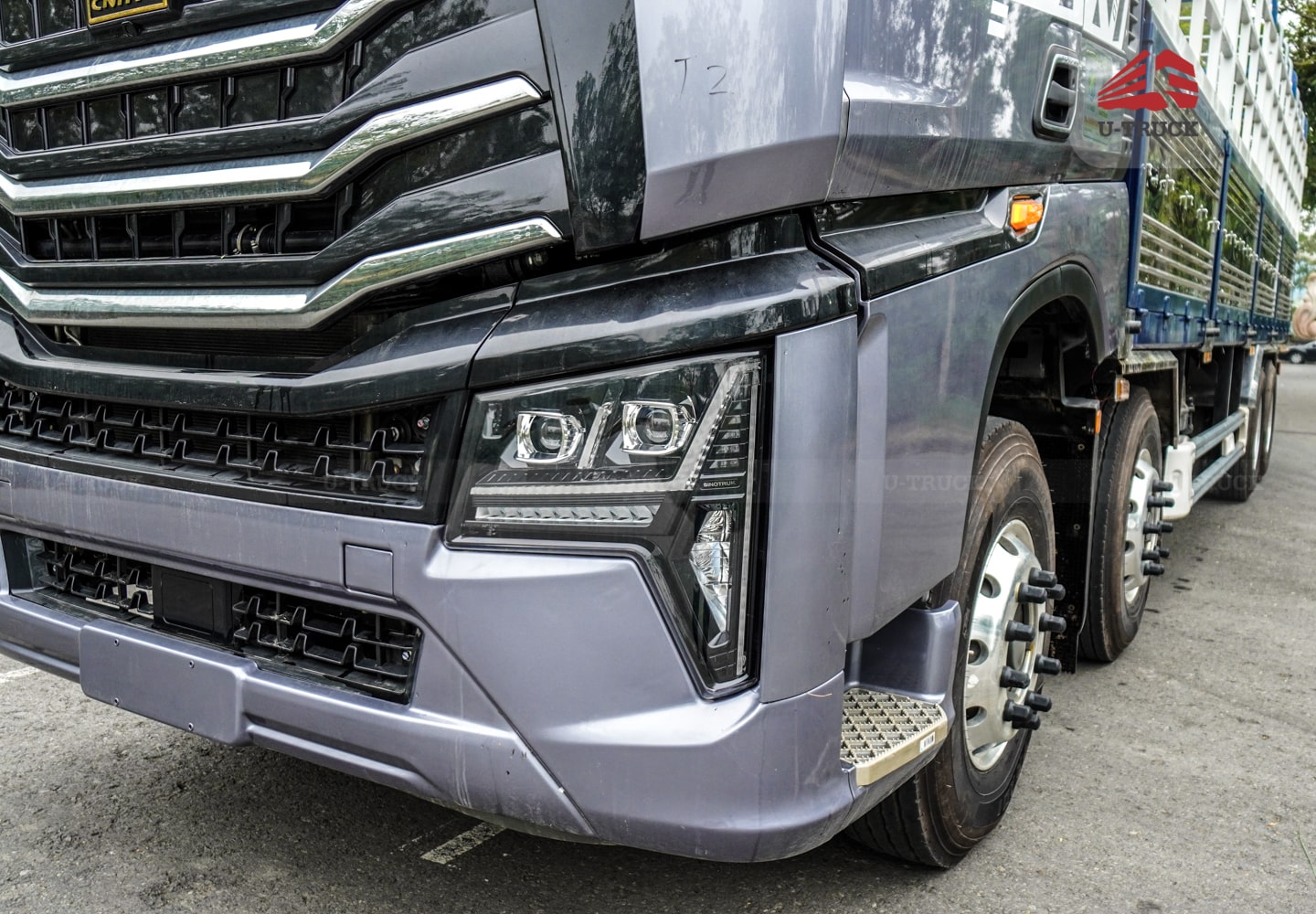 Howo MAX 400 8×4 Cargo Truck-Tarpaulin Frame 9.7M