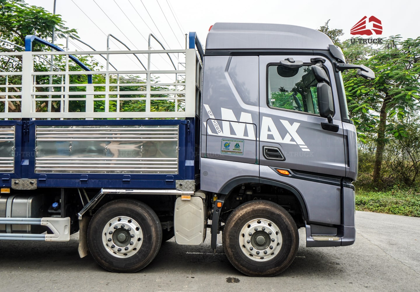 Howo MAX 400 8×4 Cargo Truck-Tarpaulin Frame 9.7M