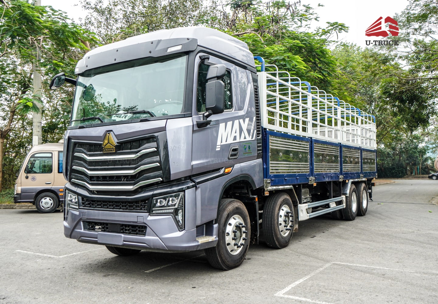 Howo MAX 400 8×4 Cargo Truck-Tarpaulin Frame 9.7M