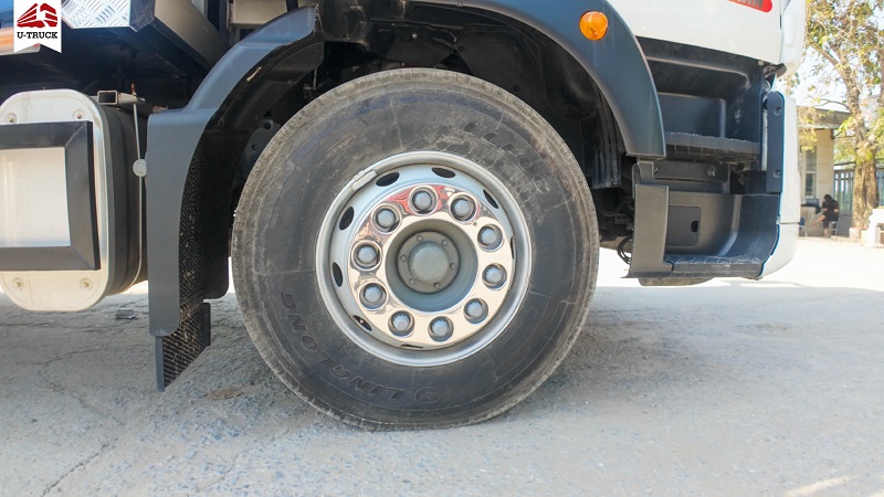 HOWO TX 240 4×2 Cargo Truck with 9.9m Tarpaulin Body