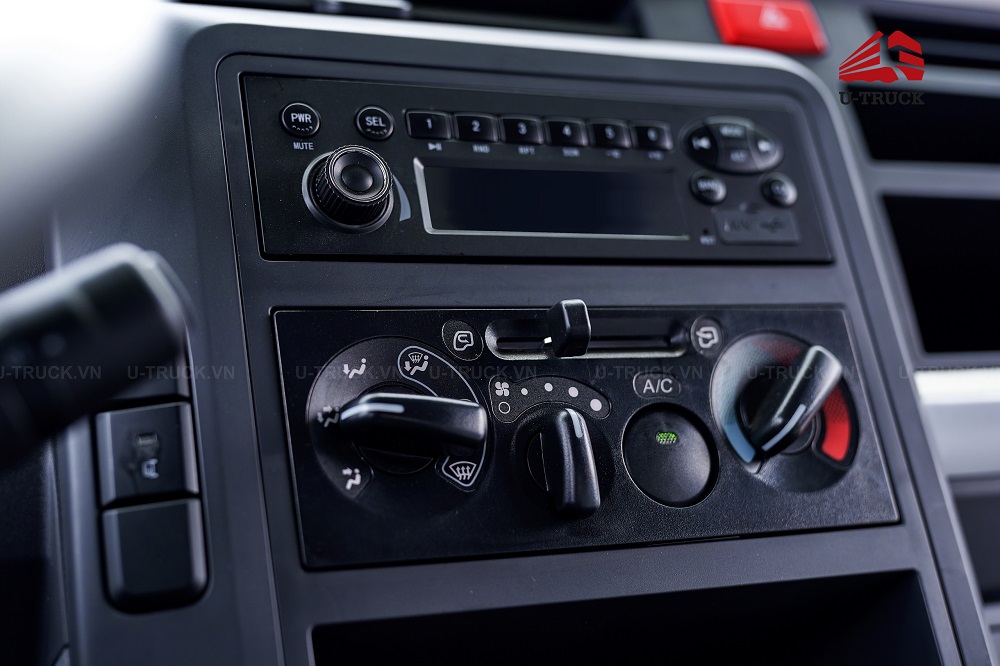JAC N800 PLUS E5 – Box Cargo Truck