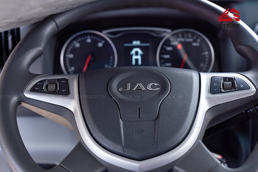 JAC N900 PLUS E5 – Box Cargo Truck