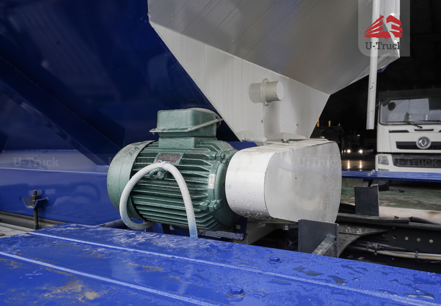 Howo NX 8×4 Feed Tanker Truck – 26m³