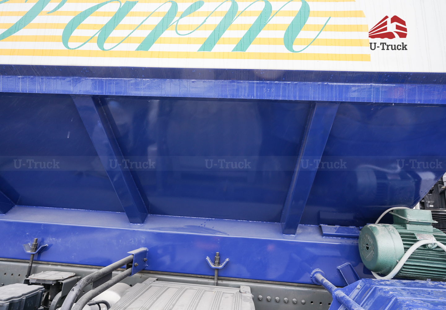 Howo NX 8×4 Feed Tanker Truck – 26m³