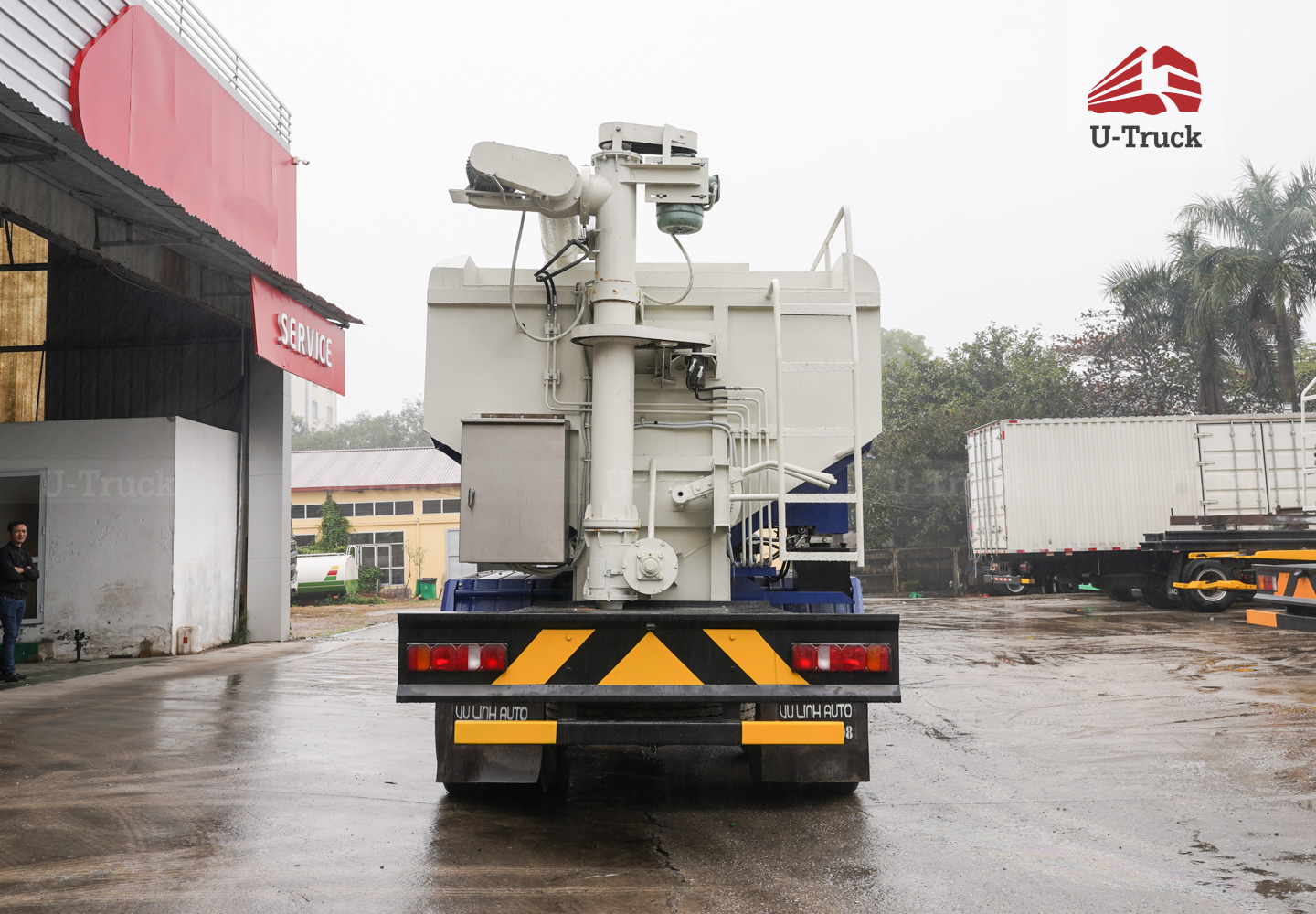 Howo NX 8×4 Feed Tanker Truck – 26m³