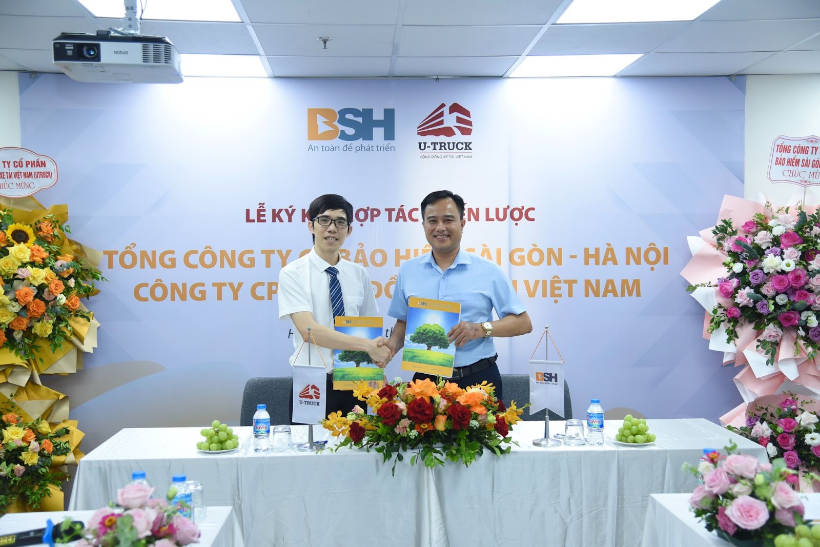 U-TRUCK BẮT TAY VỚI BẢO HIỂM BSH KÝ KẾT THỎA THUẬN HỢP TÁC CUNG CẤP DỊCH VỤ BẢO HIỂM XE TẢI TRÊN TOÀN QUỐC