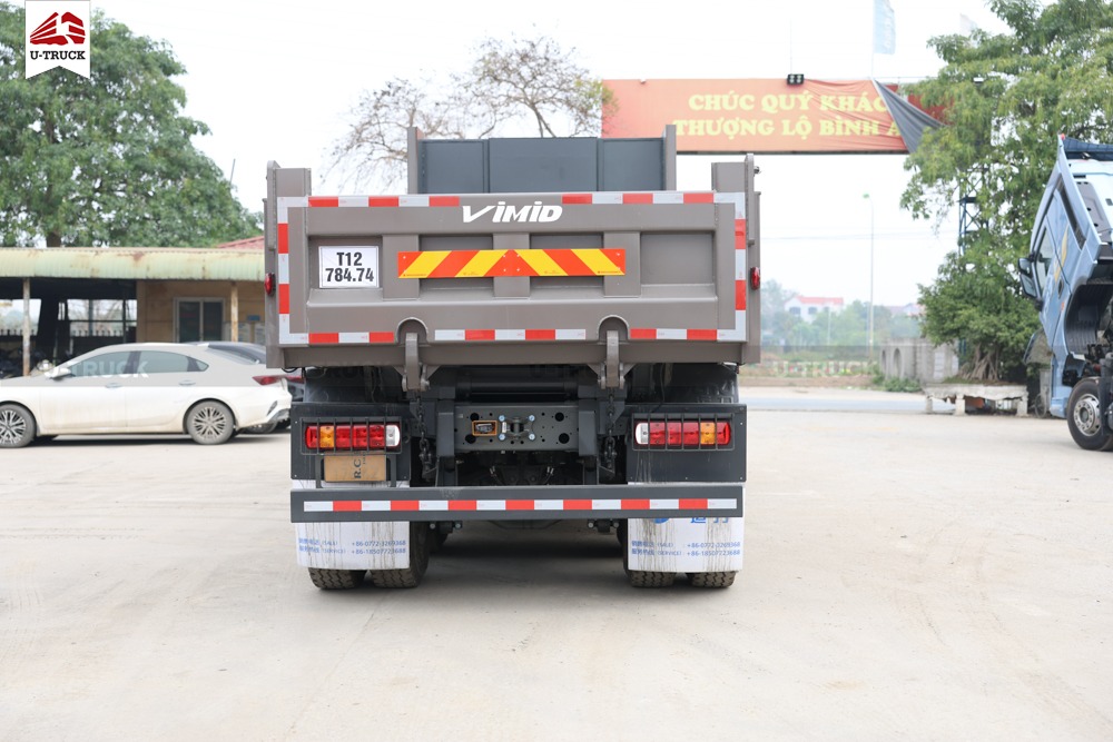 Howo V7-X 400HP 8×4 Dump Truck – Square-Shape Dump Box (8+8 mm Chassis)
