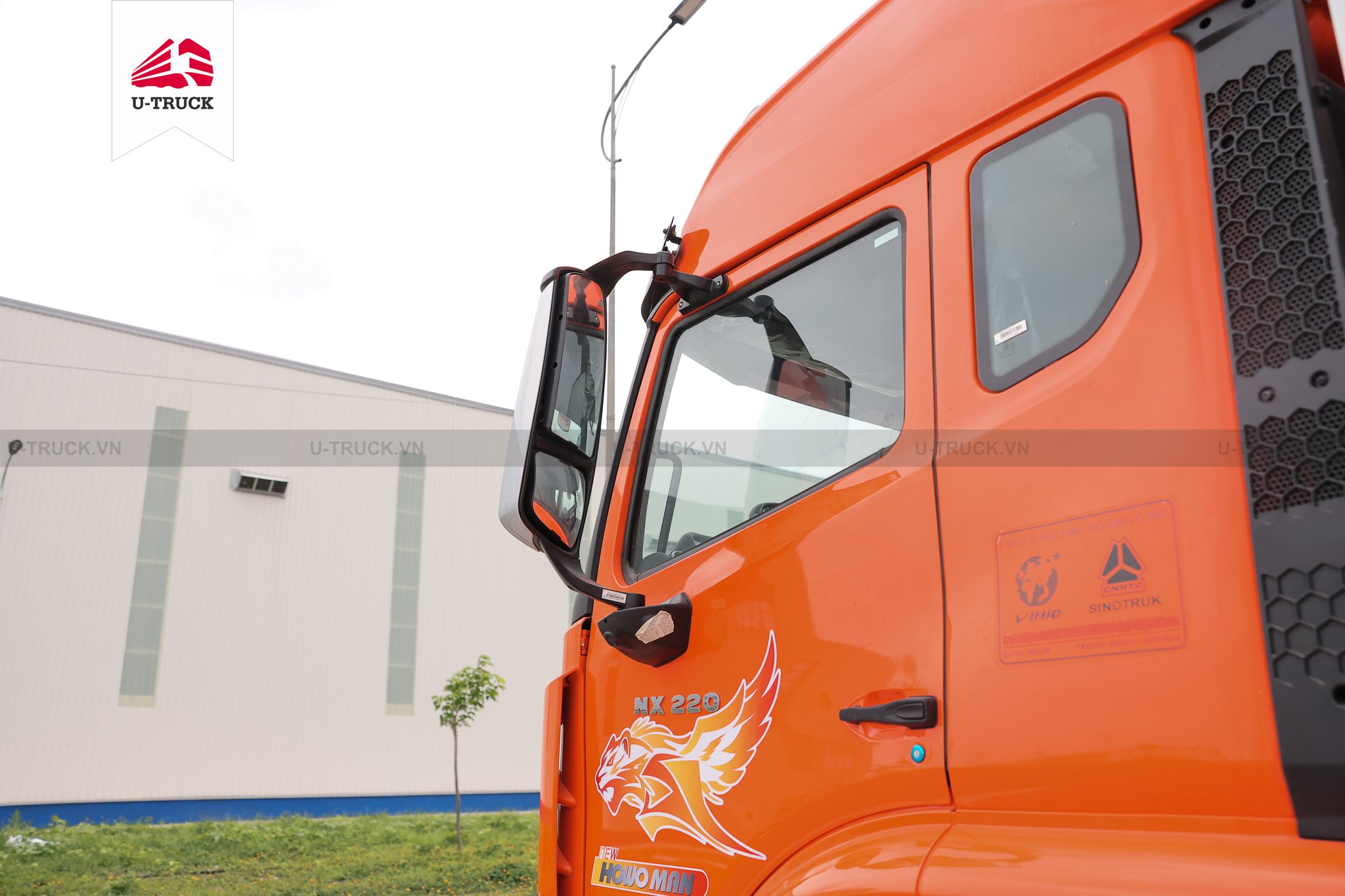 Howo NX 220 4×2 Cargo Truck – Container with 3 Side Doors 9M9