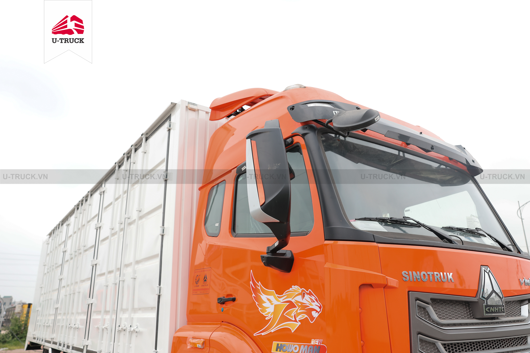 Howo NX 220 4×2 Cargo Truck – Container with 3 Side Doors 9M9