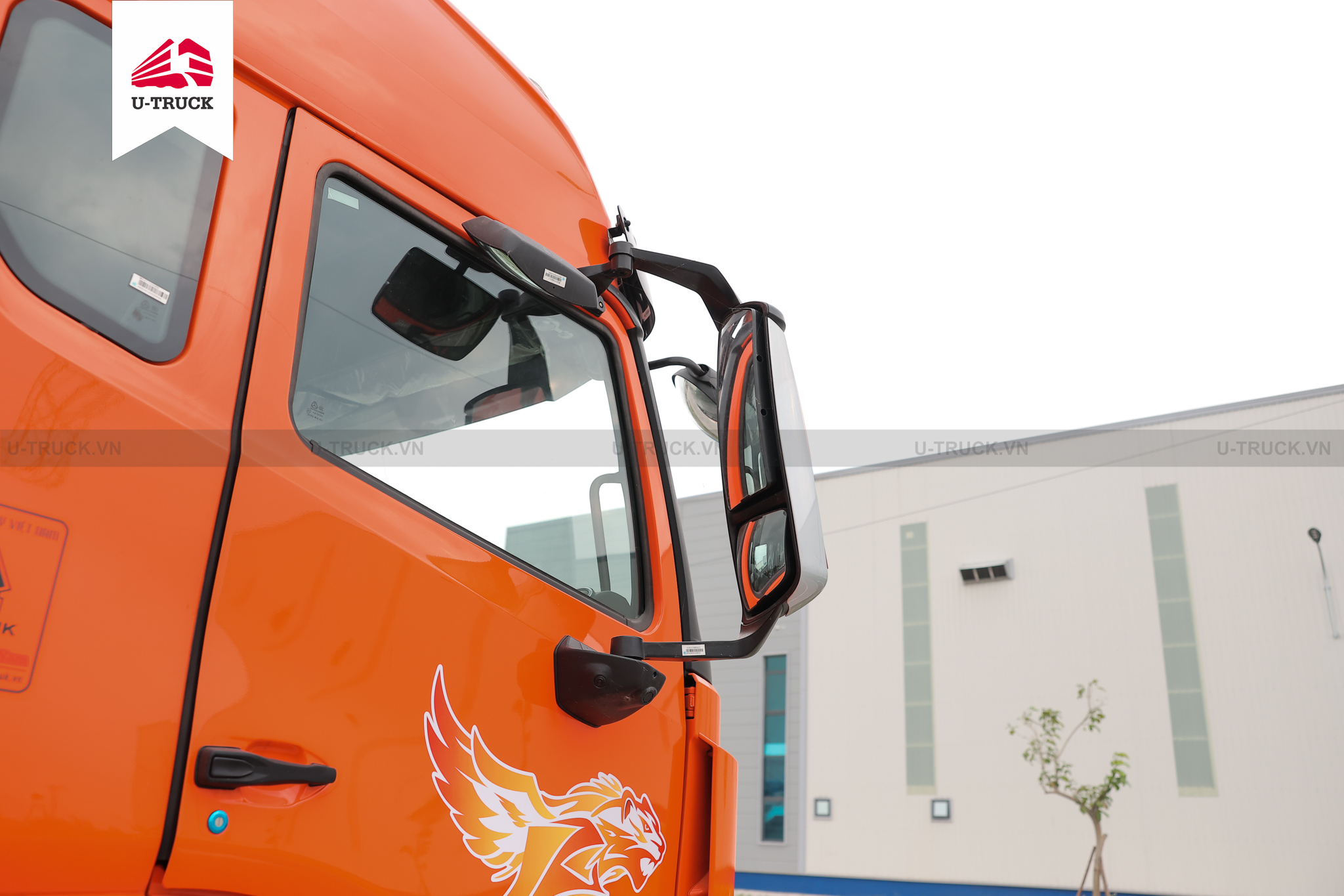Howo NX 220 4×2 Cargo Truck – Container with 3 Side Doors 9M9