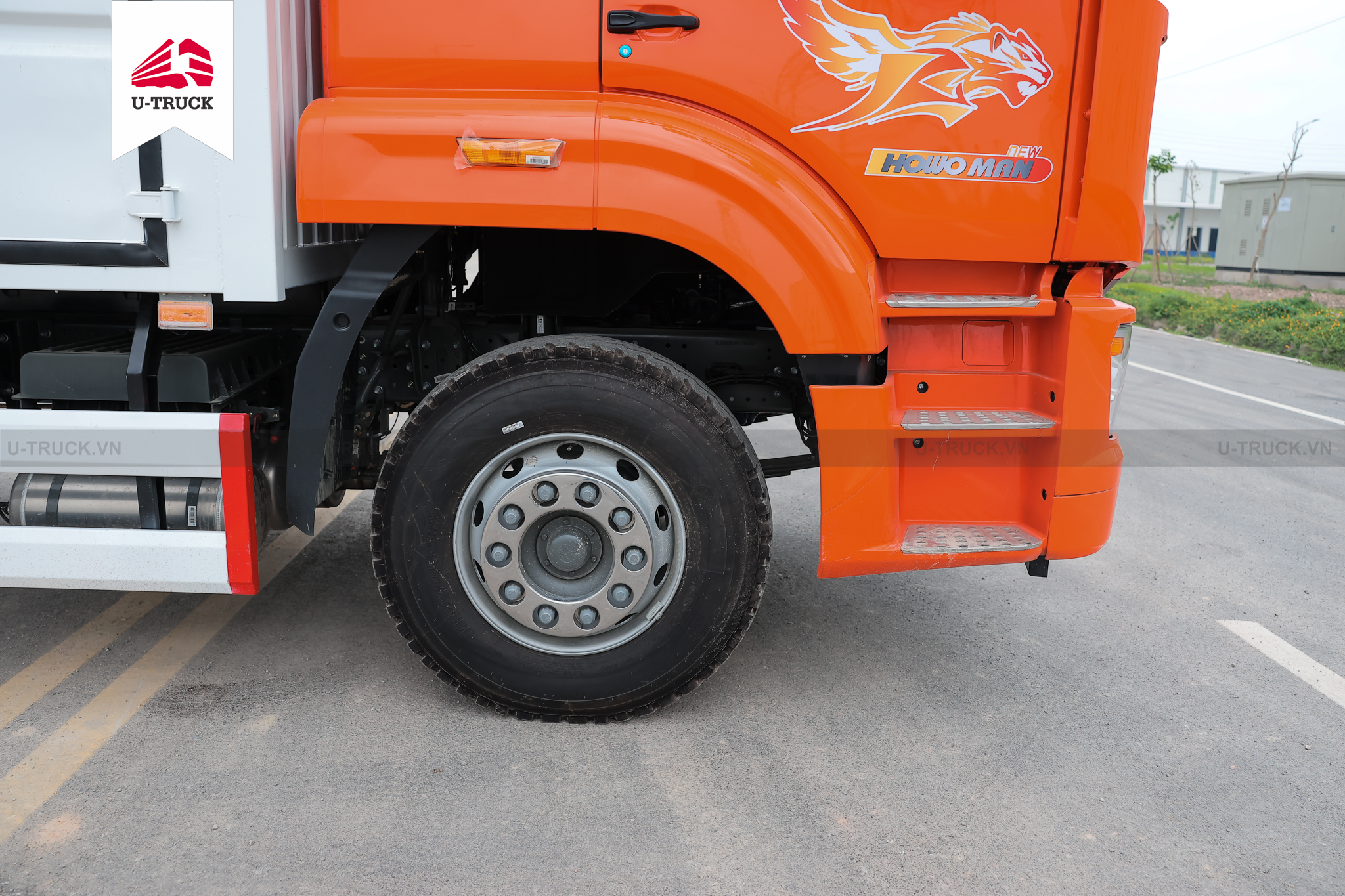 Howo NX 220 4×2 Cargo Truck – Container with 3 Side Doors 9M9