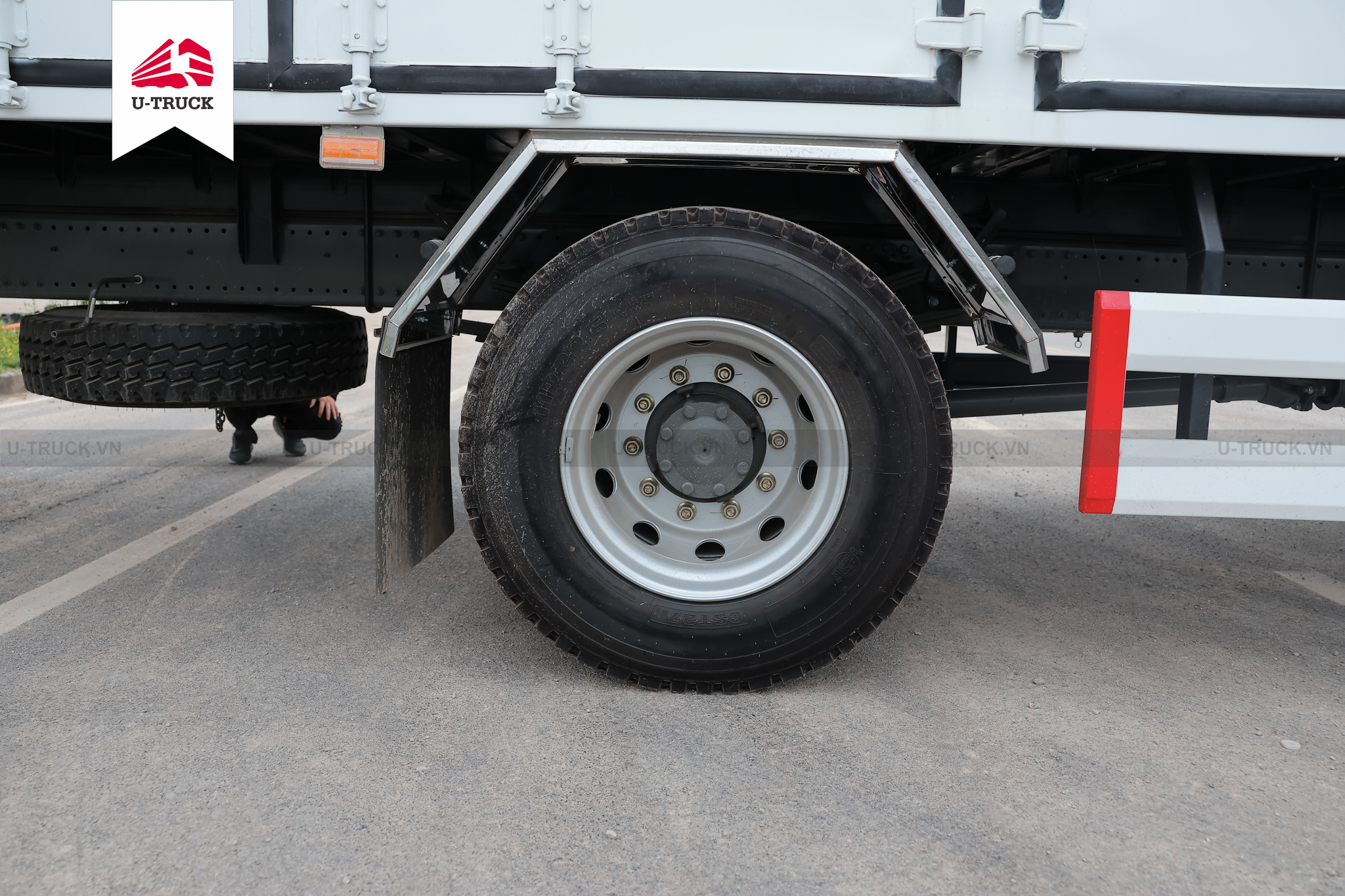 Howo NX 220 4×2 Cargo Truck – Container with 3 Side Doors 9M9