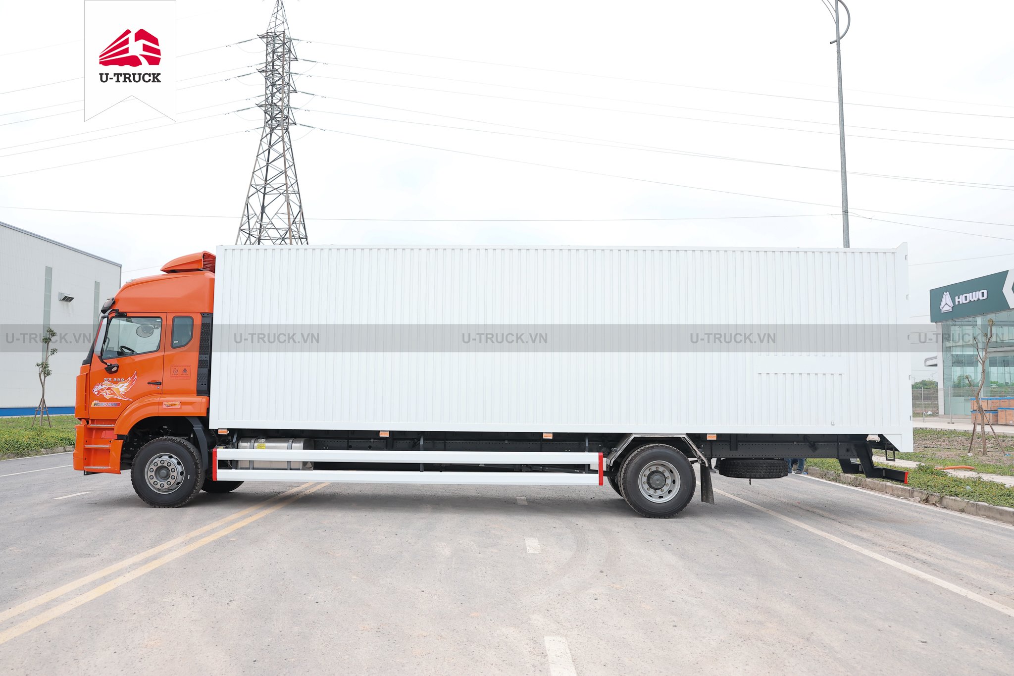 Howo NX 220 4×2 Cargo Truck – Container with 3 Side Doors 9M9