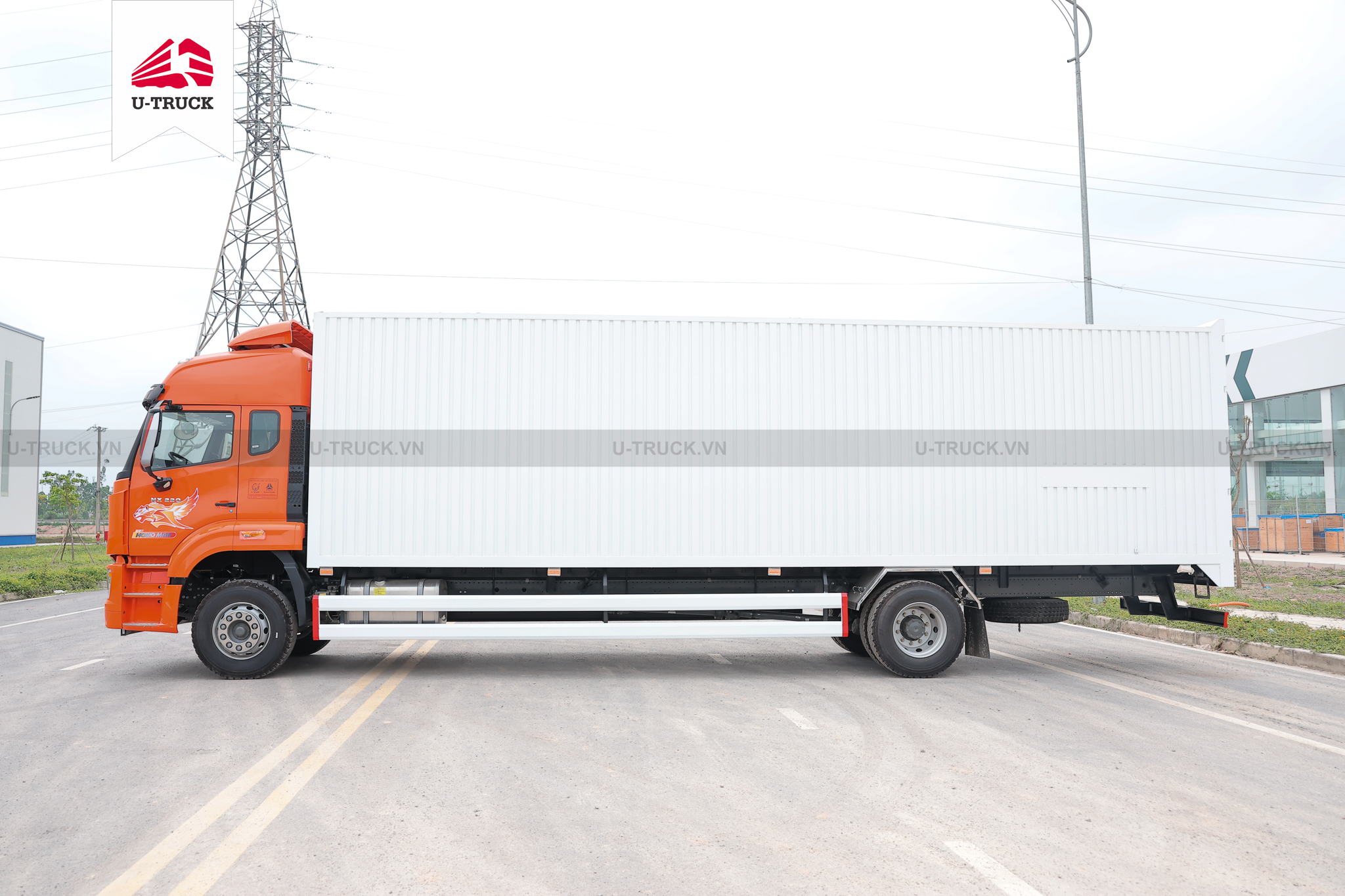 Howo NX 220 4×2 Cargo Truck – Container with 3 Side Doors 9M9