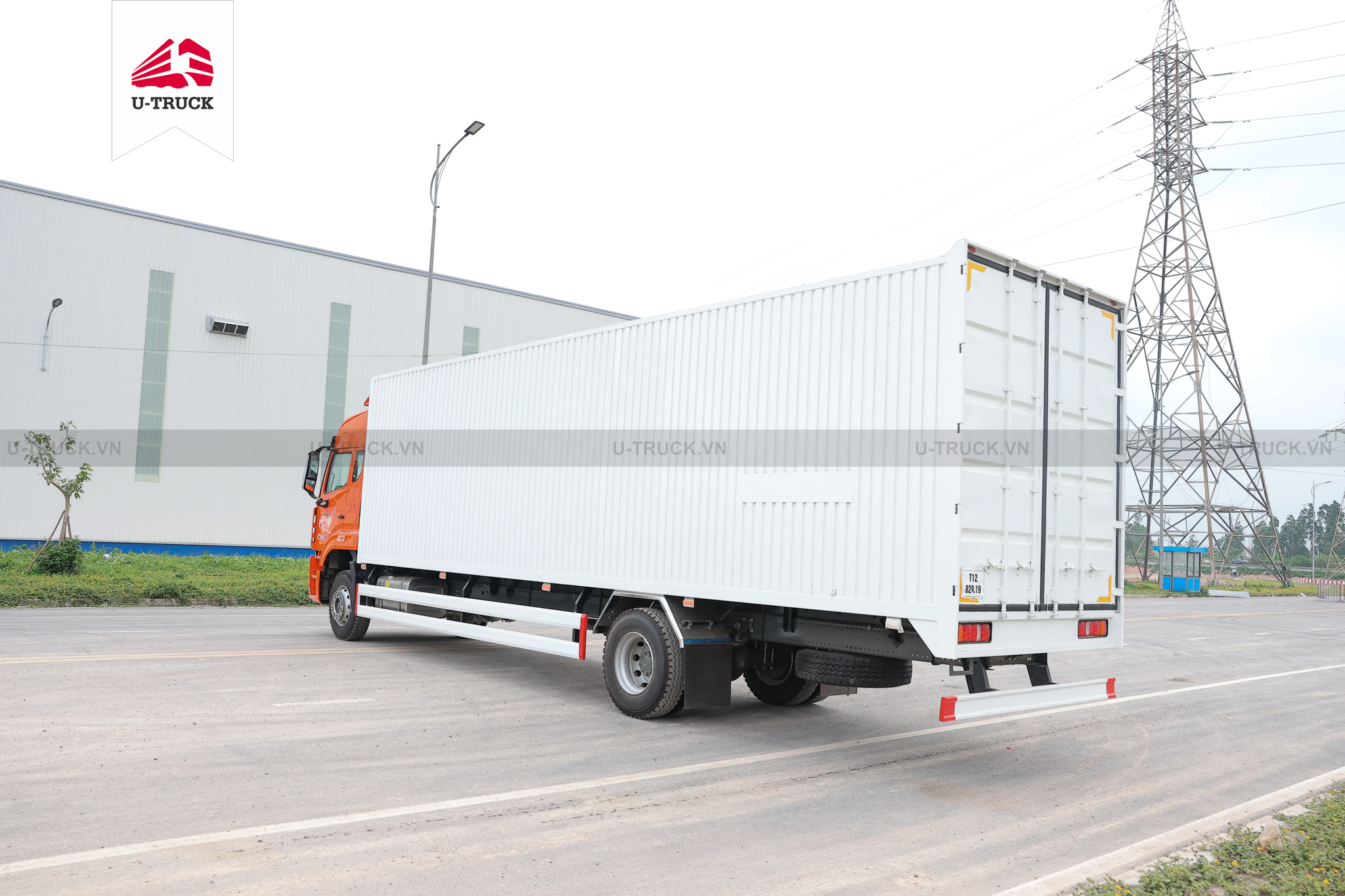 Howo NX 220 4×2 Cargo Truck – Container with 3 Side Doors 9M9
