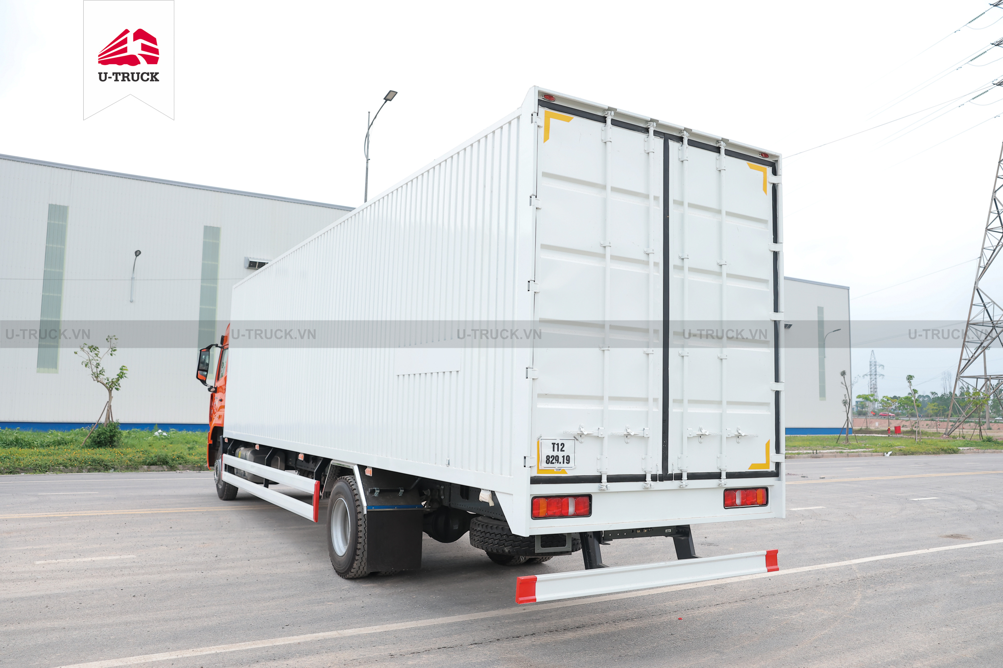 Howo NX 220 4×2 Cargo Truck – Container with 3 Side Doors 9M9