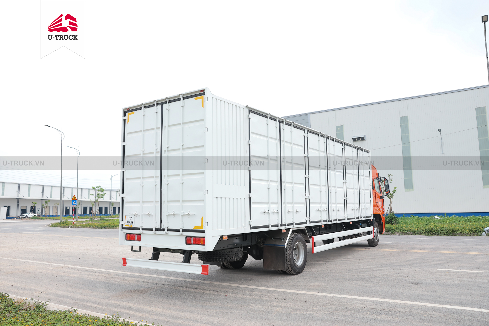 Howo NX 220 4×2 Cargo Truck – Container with 3 Side Doors 9M9