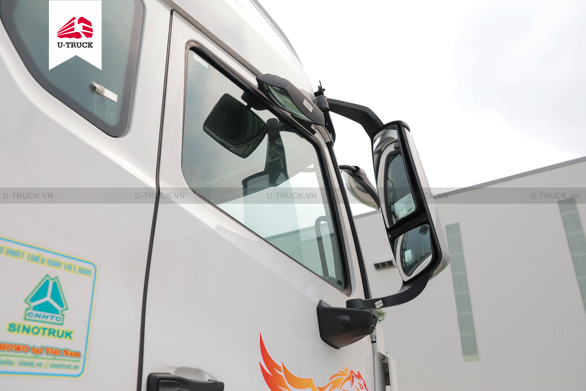 Howo NX 220 4×2 Cargo Truck – Container with 1 Side Door 9.9m (Imported)