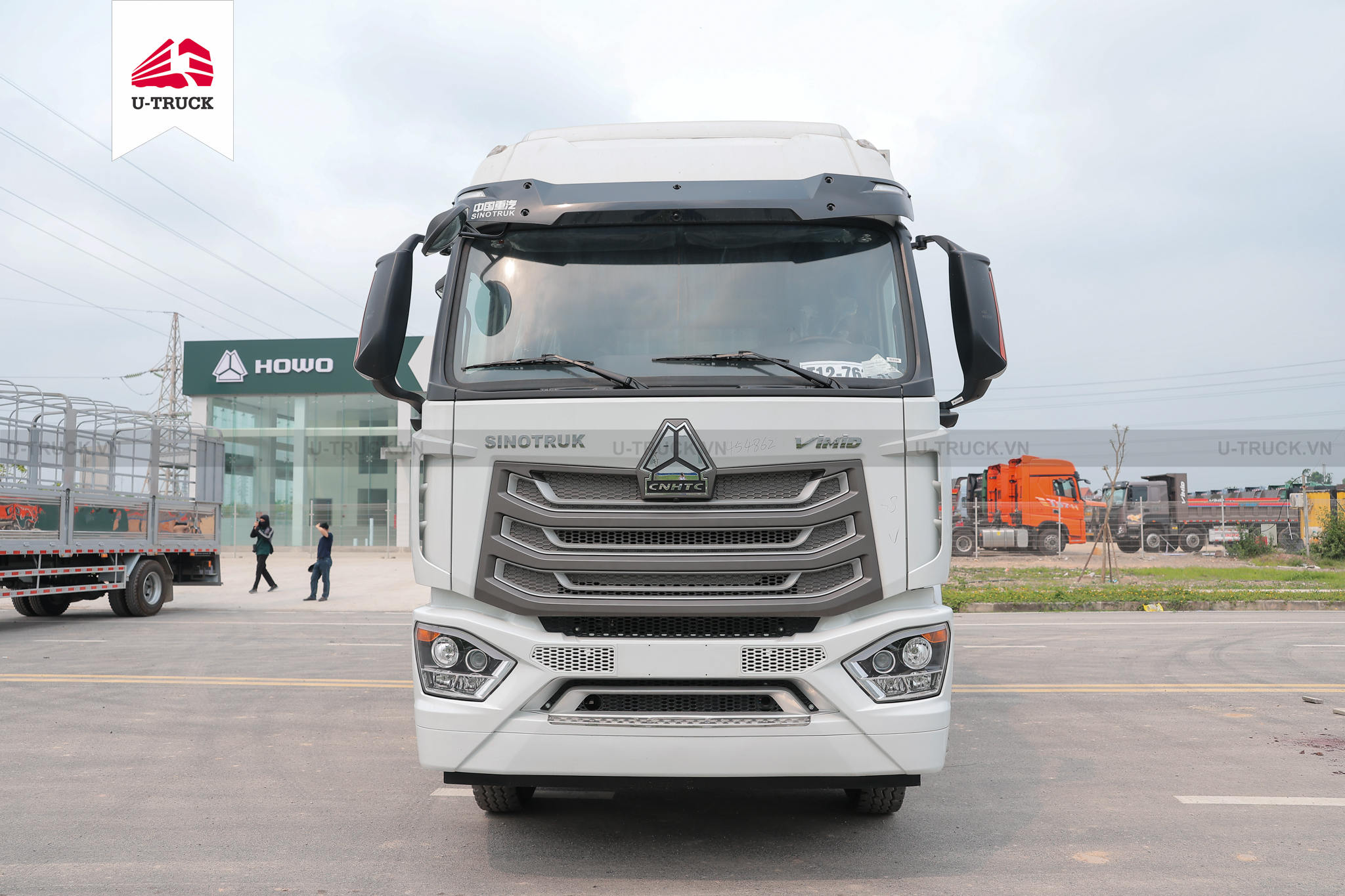 Howo NX 220 4×2 Cargo Truck – Container with 1 Side Door 9.9m (Imported)