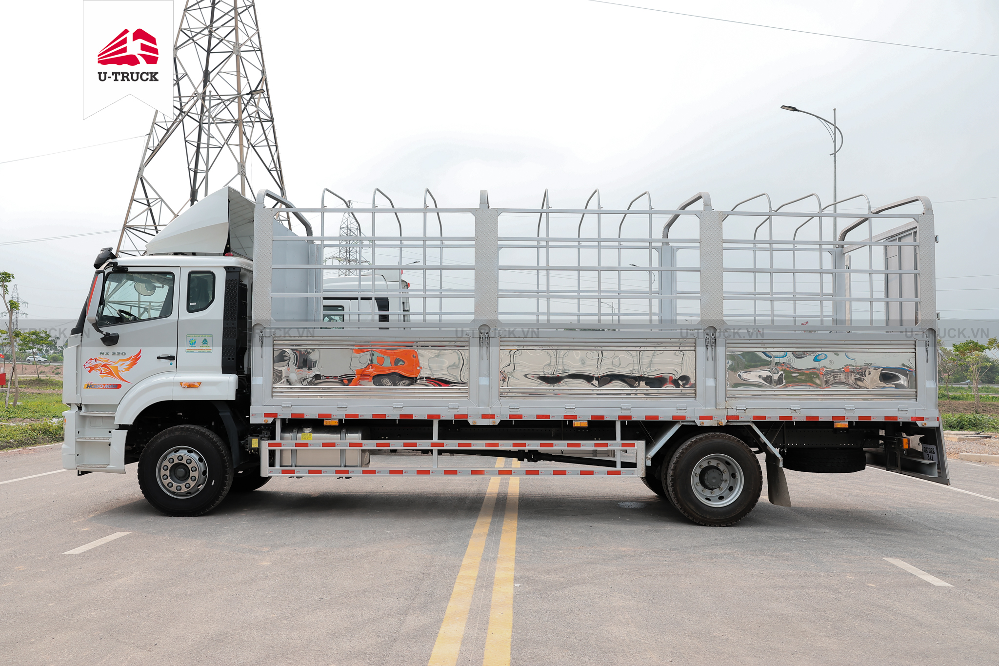 Howo NX220 4×2 Cargo Truck – Tarpaulin Frame 7.6m (Imported)