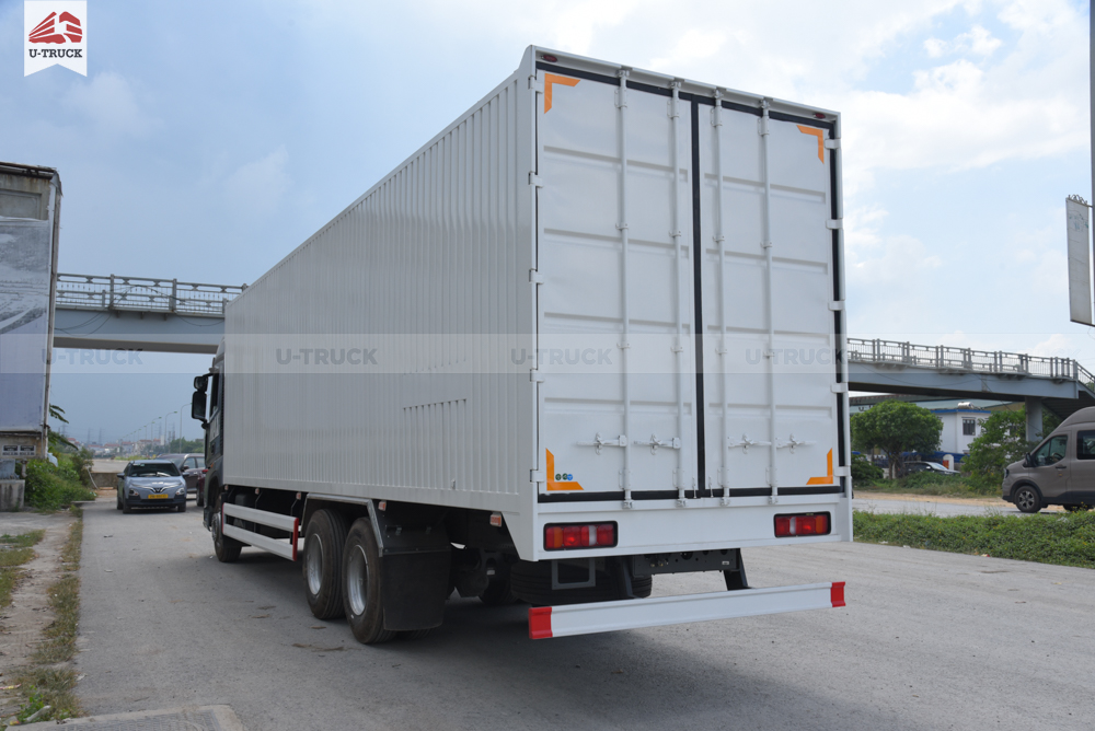 Xe tải HOWO MAX 280 6X2 Thùng kín 3 CH 9M9