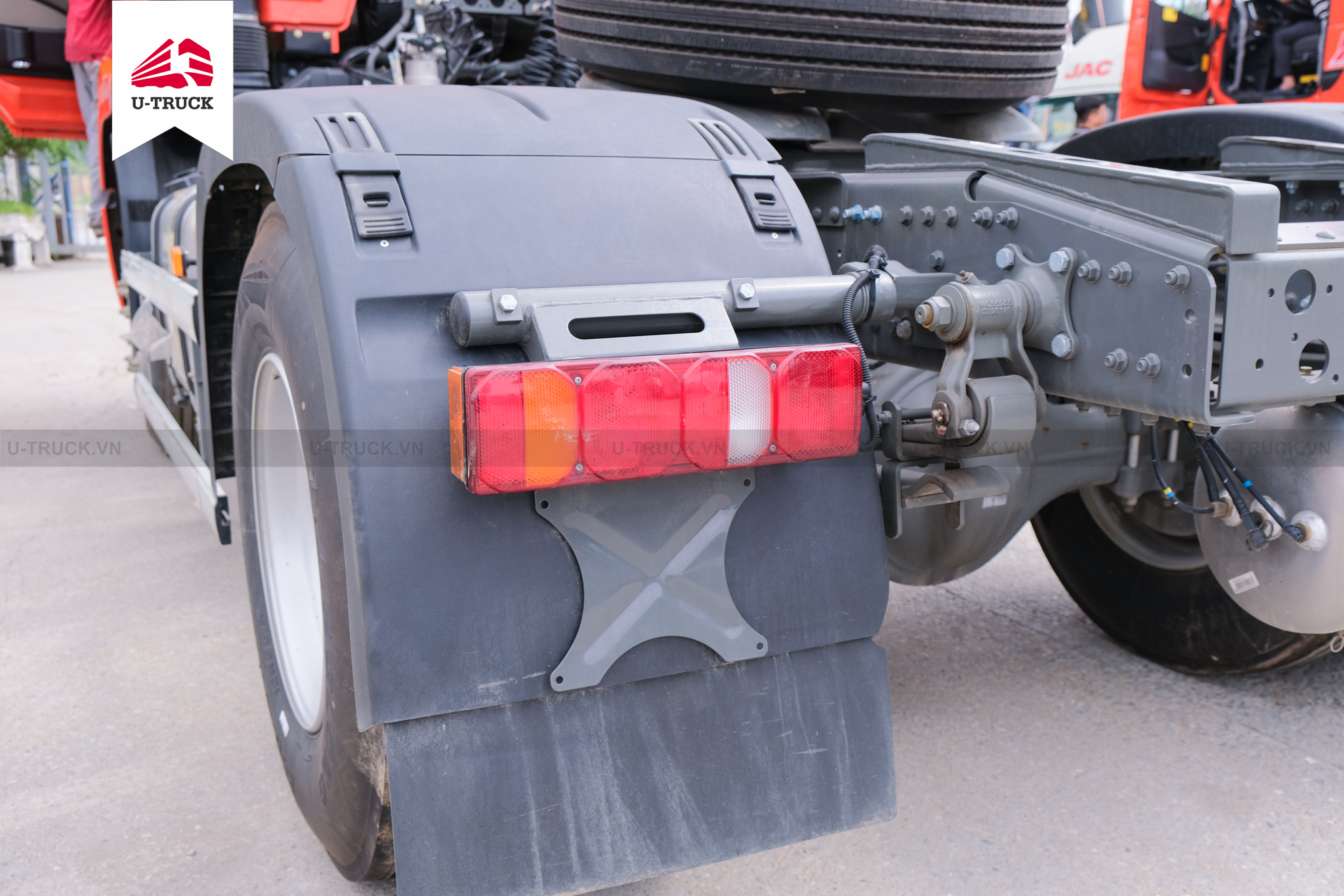 Howo NX 280 Tractor– Single Reduction Axle