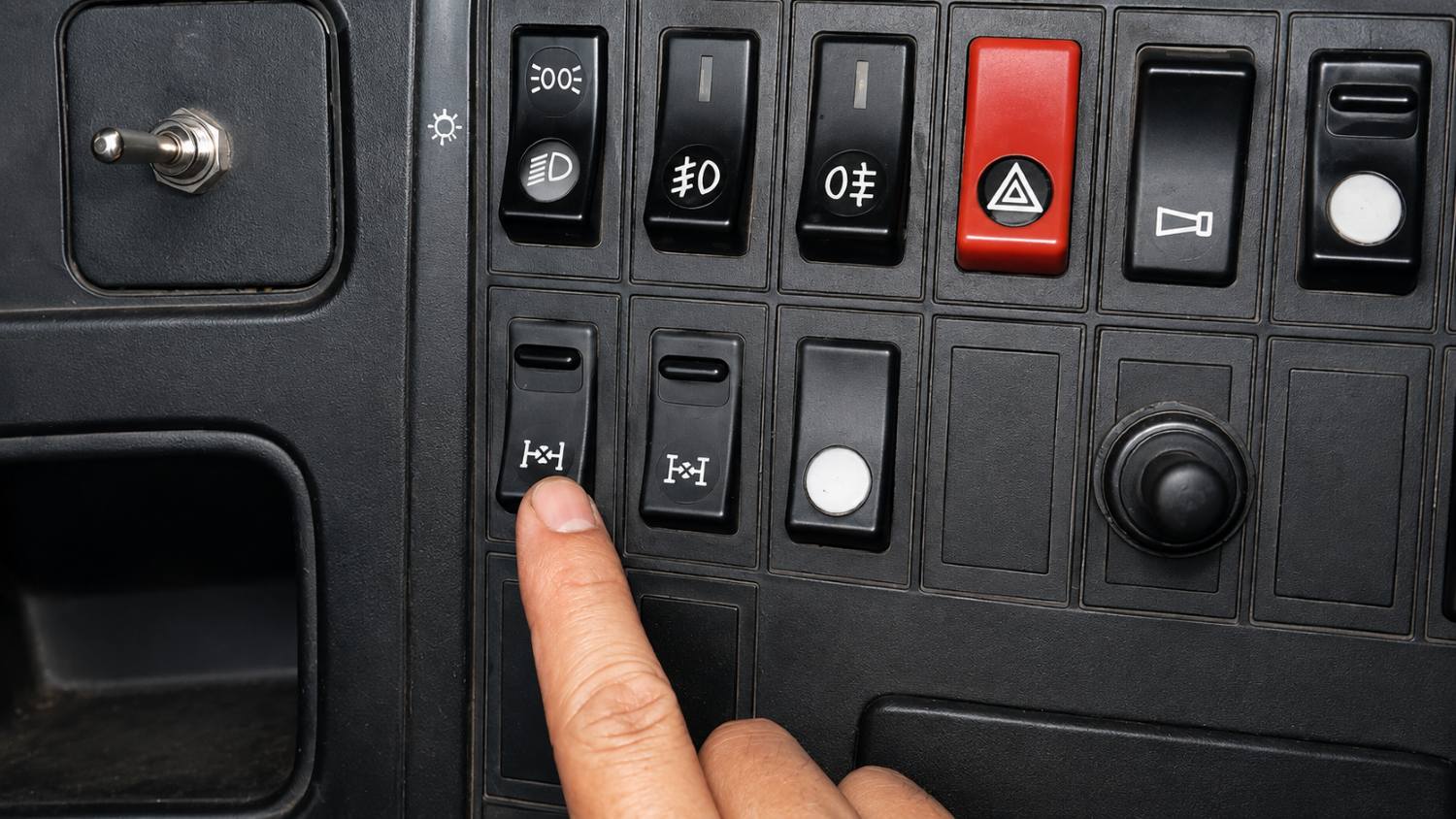 Công tắc cài cầu xe tải