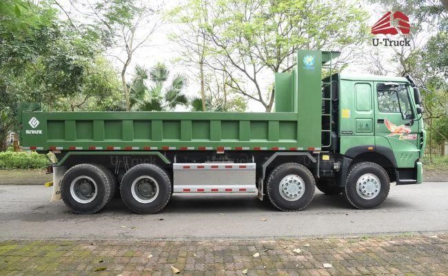 Xe ben V7G 8x4 thiết kế thùng vuông có thể tích lớn, chuyên chở tốt