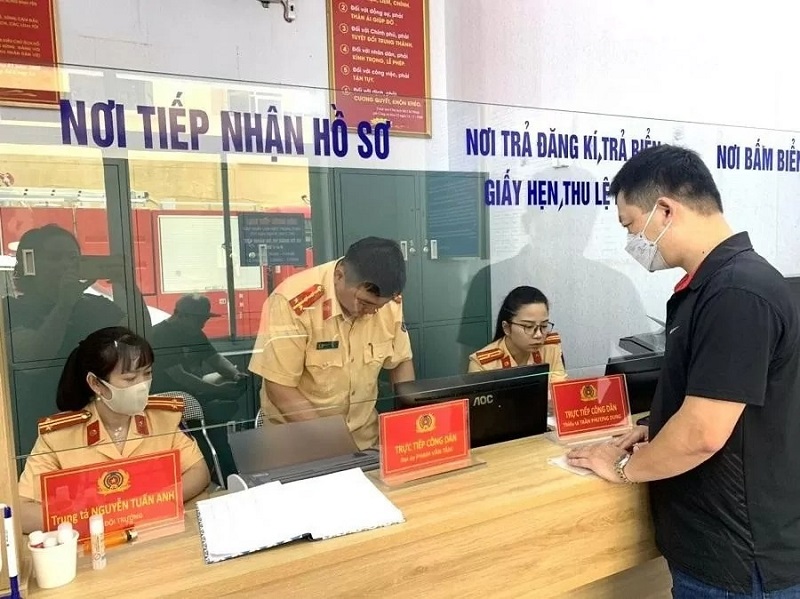 Làm thủ tục đổi biển số xe
