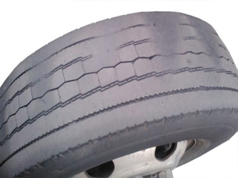 Lốp xe bị mòn không đều thành vệt
