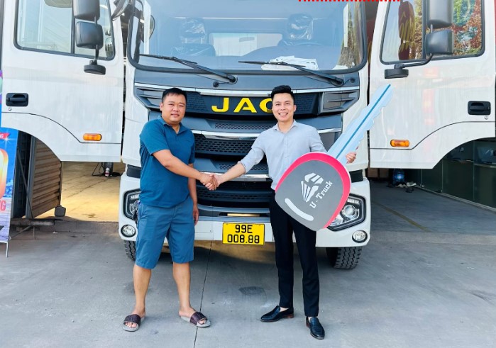 Khách hàng mua xe tải JAC tại U-TRUCK