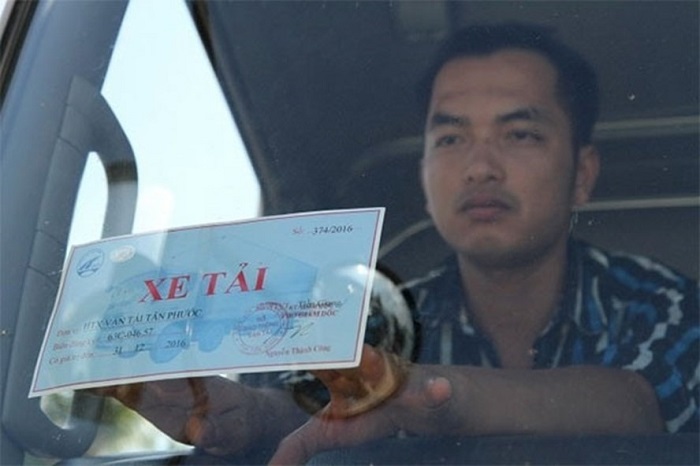 Xe chở quá tải sẽ bị tước phù hiệu