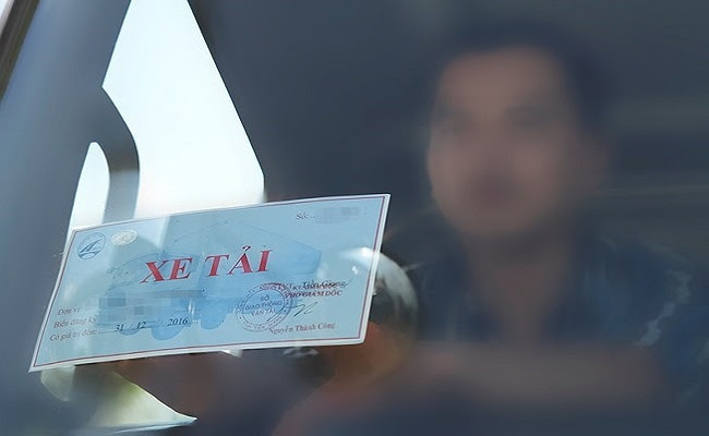 Phù hiệu được các cơ quan có thẩm quyền cấp cho chủ phương tiện