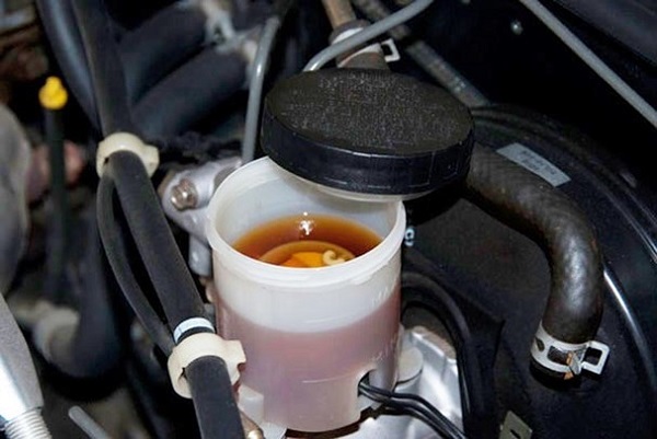 Tình trạng xe tải bị tụt dầu