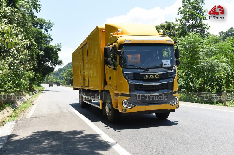 Xe tải A5 4x2 thùng kín tôn phẳng 9m5
